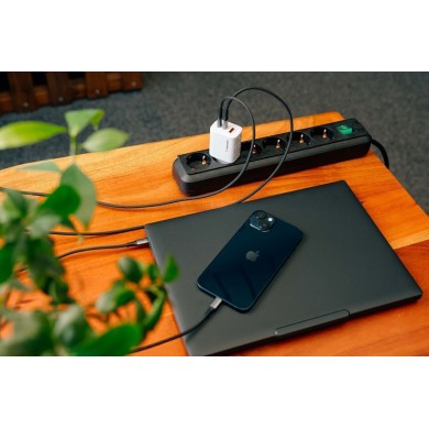 Incarcator USB VERBATIM Essentials GaN Charger 65W / 2x USB-C, 1x USB-A / White