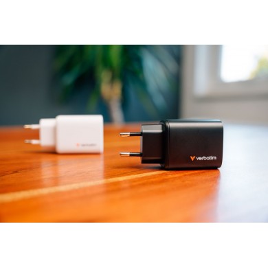 Incarcator USB VERBATIM Essentials GaN Charger 65W / 2x USB-C, 1x USB-A / Black